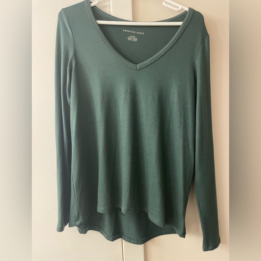 American Eagle v-neck plush long sleeve shirt, dark green, size Medium